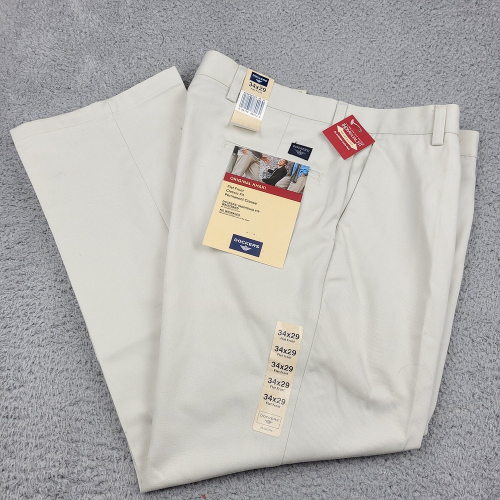Dockers Men's Chinos in Light Khaki
